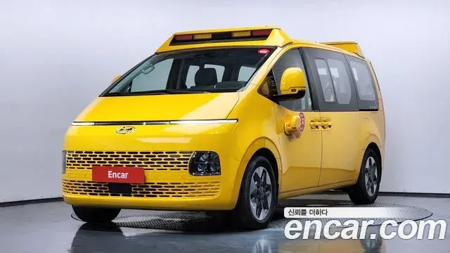 Hyundai Staria 2023 — Фото 1/20