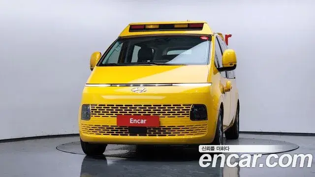 Hyundai Staria 2023 — Фото 3/20