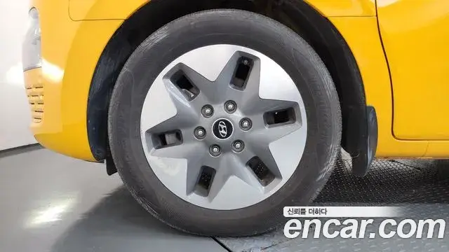 Hyundai Staria 2023 — Фото 5/20