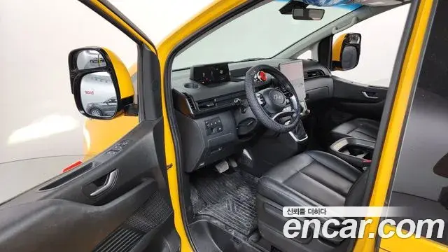 Hyundai Staria 2023 — Фото 10/20