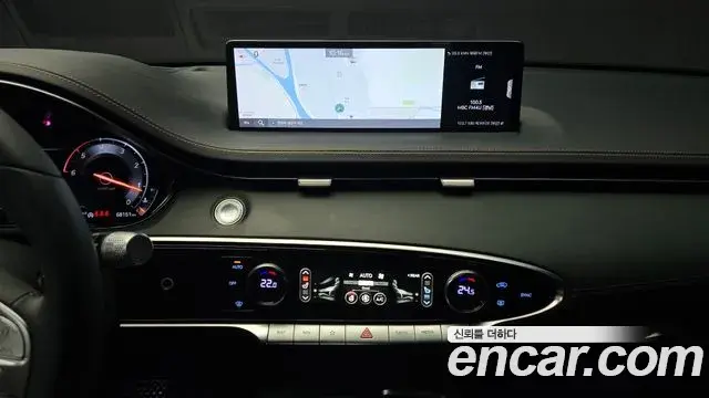Genesis GV70 2021 — ფოტო 16/20