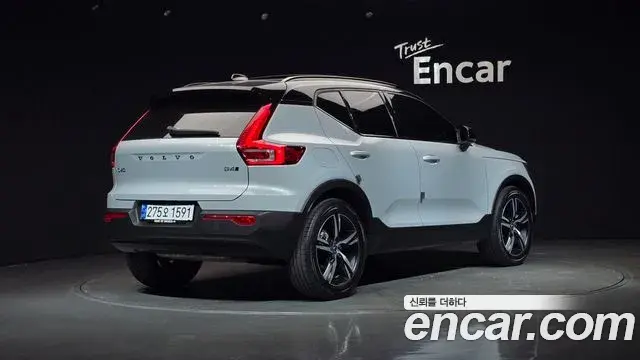 Volvo XC40 2021 — Photo 22/30