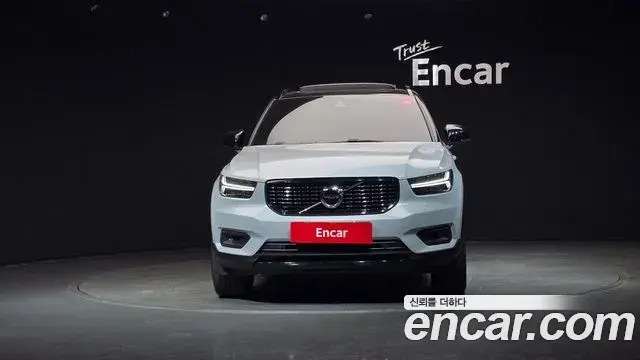 Volvo XC40 2021 — Photo 20/30