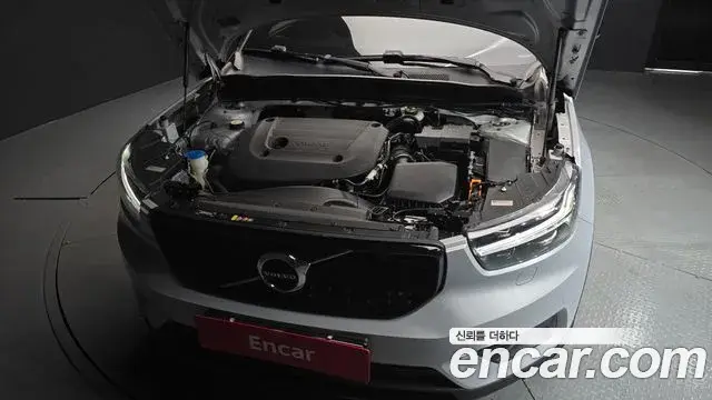 Volvo XC40 2021 — Photo 10/30