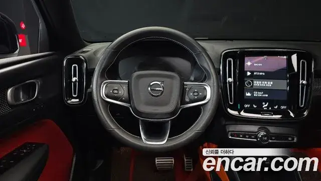 Volvo XC40 2021 — Photo 1/30
