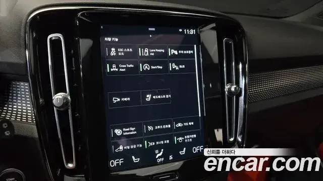 Volvo XC40 2021 — Photo 27/30