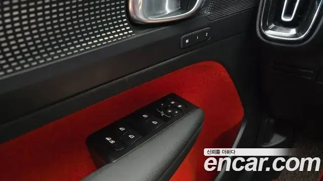 Volvo XC40 2021 — Photo 11/30