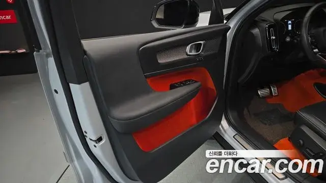 Volvo XC40 2021 — Photo 25/30