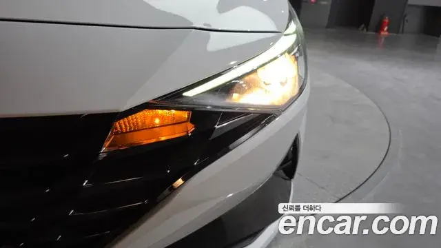 Hyundai The New Avante Hybrid 2021 — Photo 2/30
