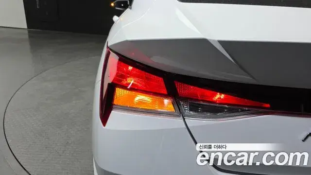 Hyundai The New Avante Hybrid 2021 — Photo 25/30