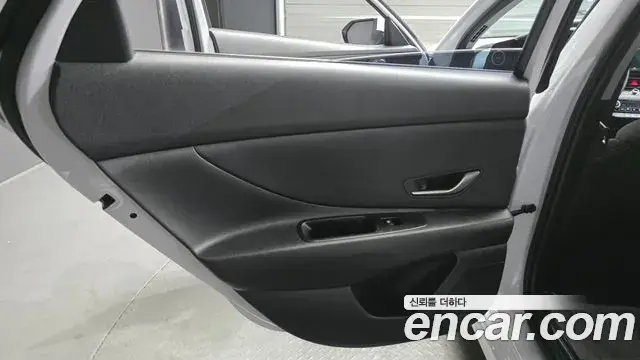 Hyundai The New Avante Hybrid 2021 — Photo 13/30