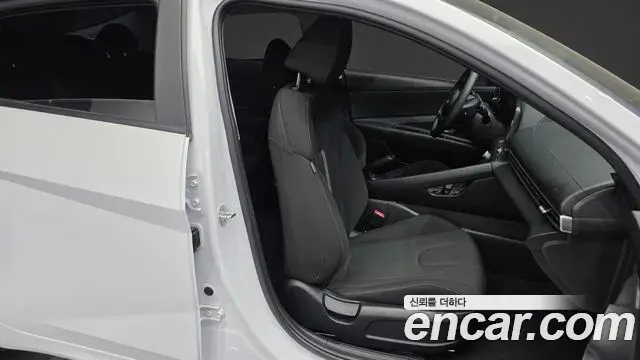 Hyundai The New Avante Hybrid 2021 — Photo 16/30