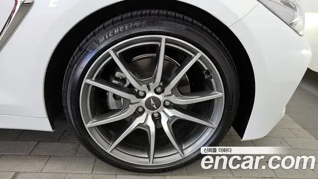 Genesis G70 2020 — Photo 18/37