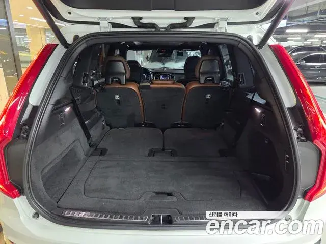 Volvo XC90 2022 — ფოტო 13/20