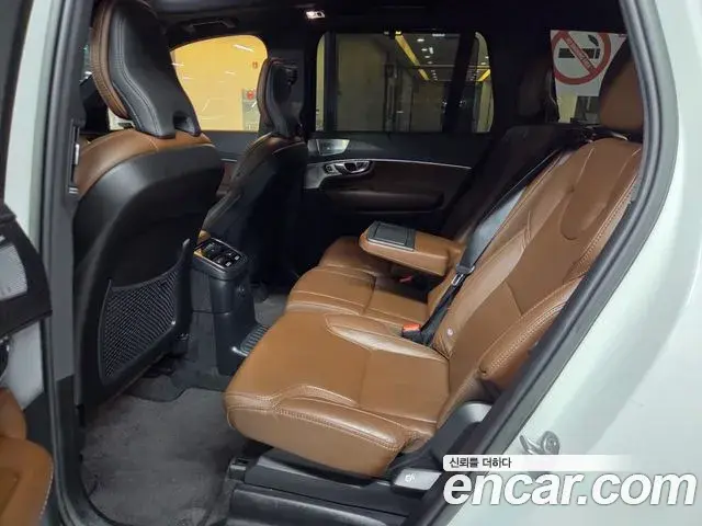Volvo XC90 2022 — ფოტო 2/20