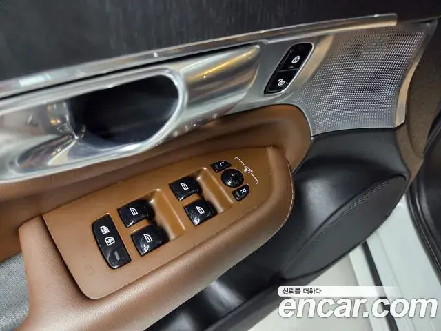 Volvo XC90 2022 — ფოტო 15/20