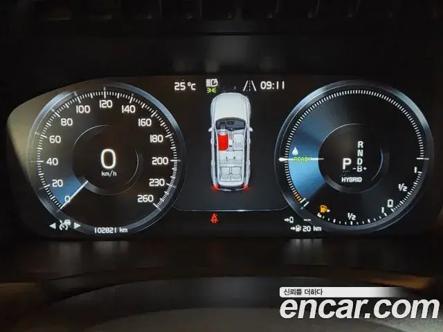 Volvo XC90 2022 — ფოტო 16/20