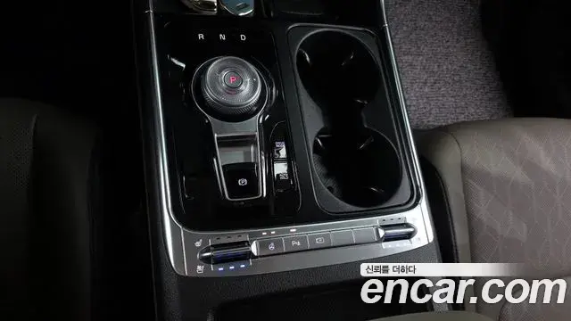 Kia Carnival 2024 — ფოტო 6/20