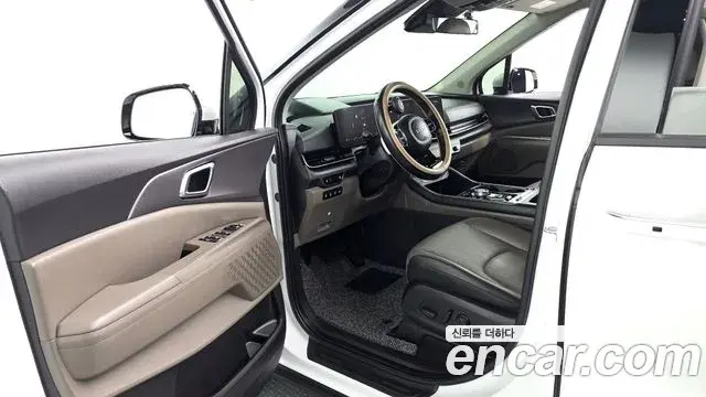 Kia Carnival 2024 — ფოტო 19/20