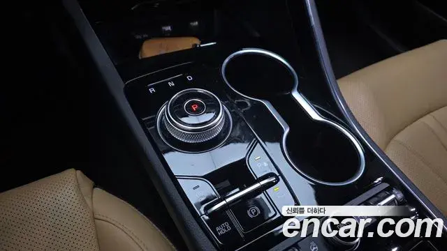 Kia K5 2021 — ფოტო 24/35