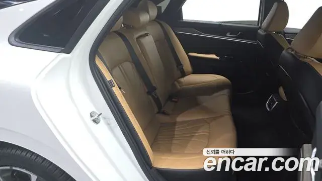 Kia K5 2021 — ფოტო 28/35