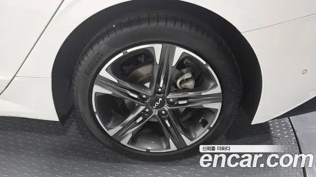 Kia K5 2021 — ფოტო 7/35