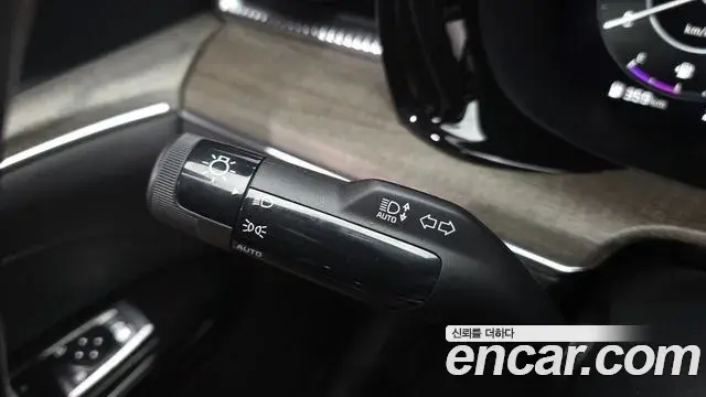 Kia K5 2021 — ფოტო 32/35