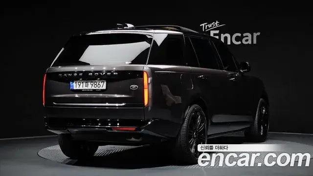 Land Rover Range Rover 2023 — Фото 2/20