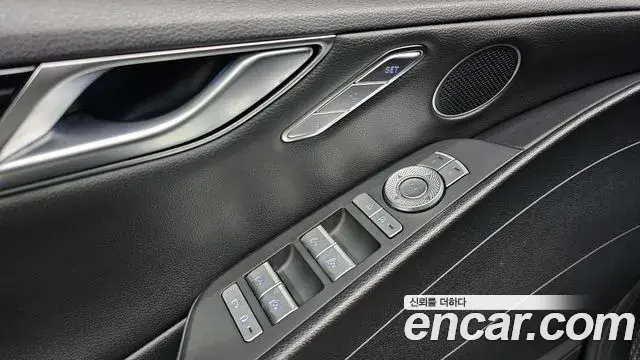 Genesis Electrified G80 2022 — Фото 17/20