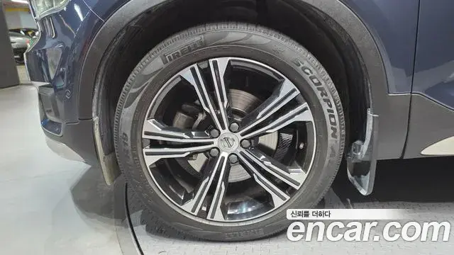Volvo XC40 2022 — Şəkil 23/30