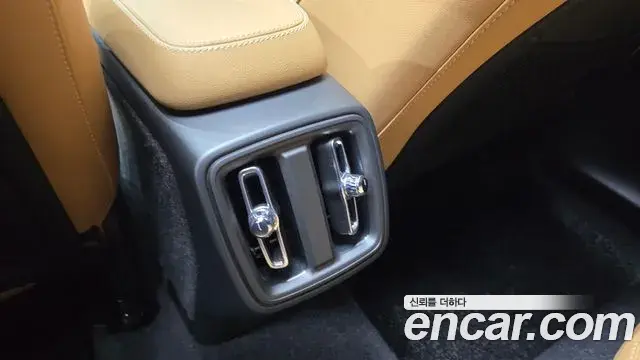 Volvo XC40 2022 — Şəkil 6/30