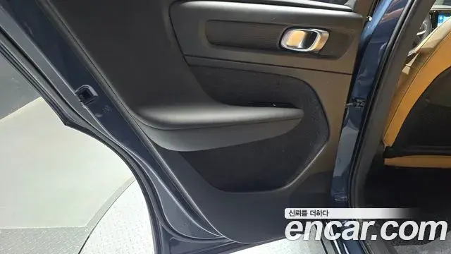 Volvo XC40 2022 — Şəkil 20/30
