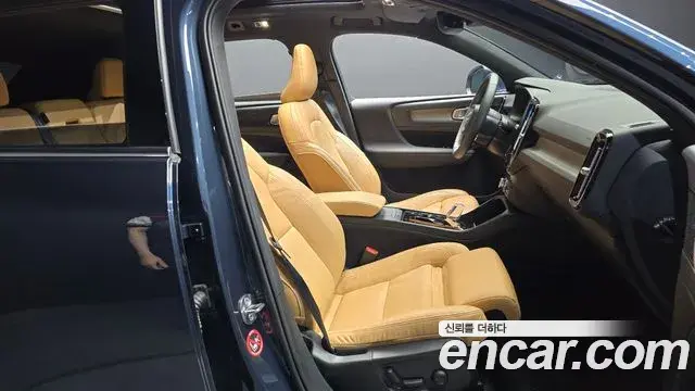 Volvo XC40 2022 — Şəkil 12/30