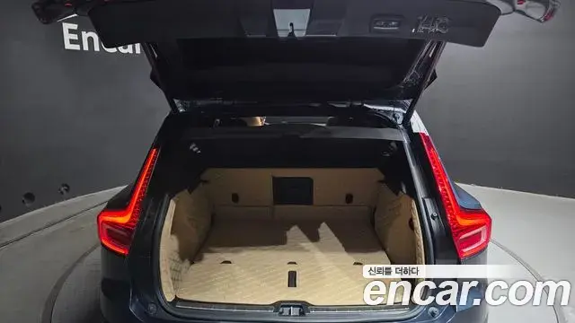 Volvo XC40 2022 — Şəkil 2/30