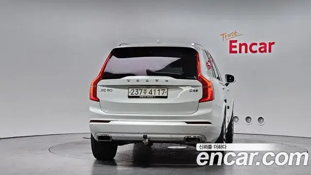 Volvo XC90 2019 — Şəkil 32/33