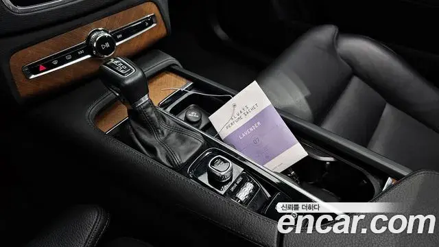 Volvo XC90 2019 — Şəkil 1/33