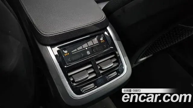 Volvo XC90 2019 — Şəkil 21/33