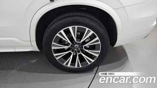 Volvo XC90 2019 — Şəkil 13/33