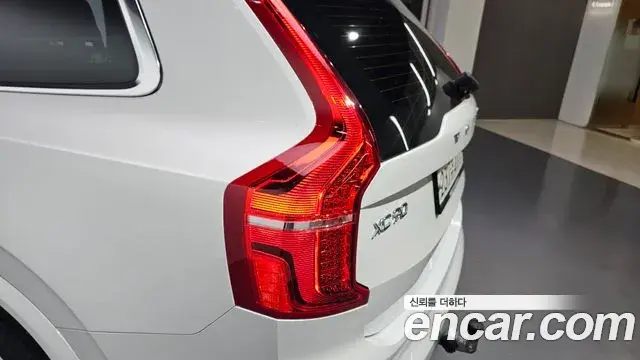 Volvo XC90 2019 — Şəkil 30/33