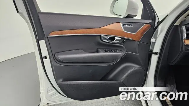 Volvo XC90 2019 — Şəkil 9/33