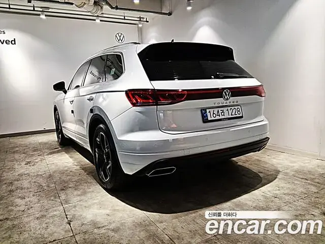 Volkswagen Touareg 2024 — ფოტო 7/13