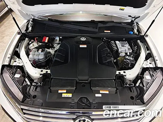 Volkswagen Touareg 2024 — ფოტო 4/13