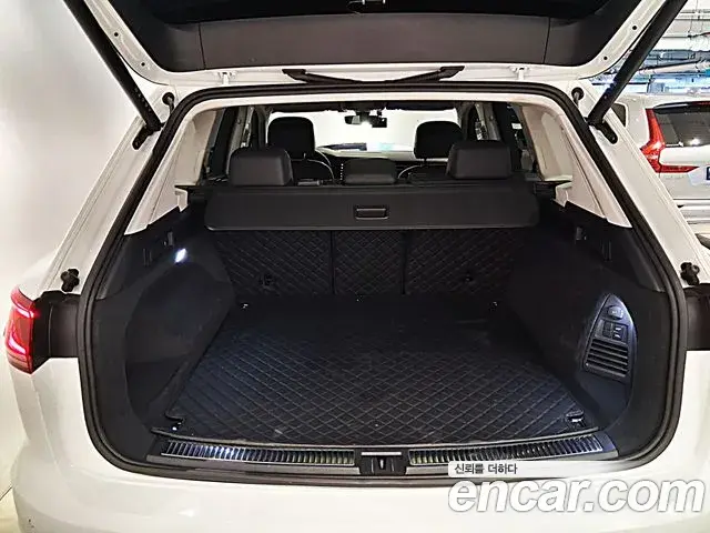 Volkswagen Touareg 2024 — ფოტო 11/13