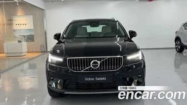 Volvo XC40 2025 — Фото 2/16