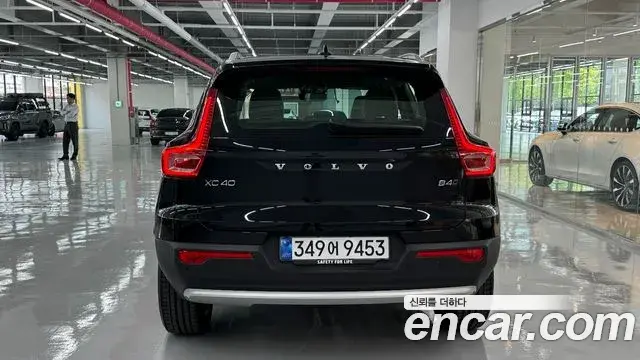 Volvo XC40 2025 — Фото 3/16