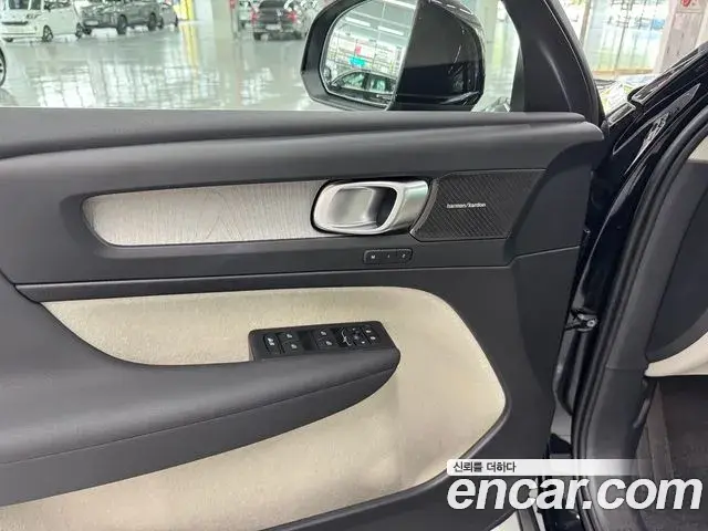 Volvo XC40 2025 — Фото 11/16