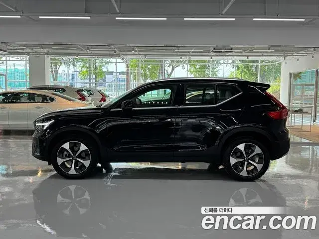 Volvo XC40 2025 — Фото 14/16