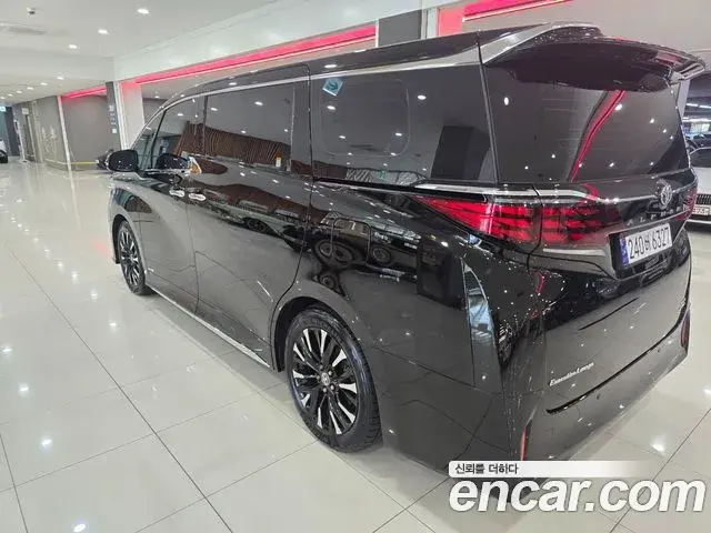 Toyota Alphard 2023 — Фото 2/17