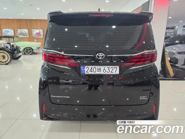 Toyota Alphard 2023 — Фото 4/17