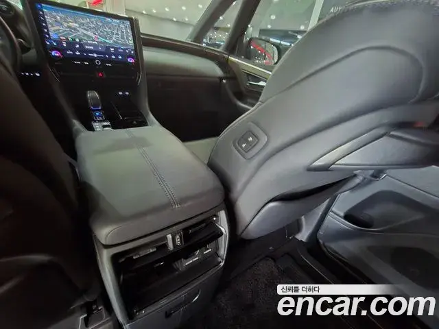 Toyota Alphard 2023 — Фото 12/17